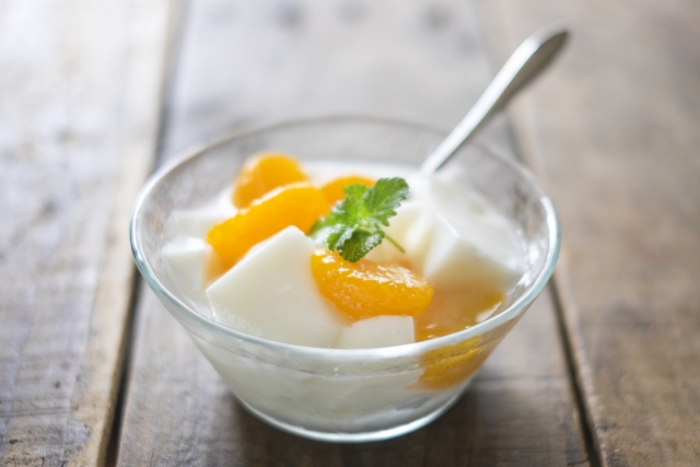 ガラスの器に入った杏仁豆腐